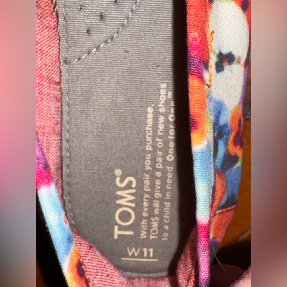Red TOMS Oahu Floral Canvas Slip On Shoes sz 11 - Picture 4 of 4